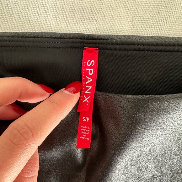 Spanx faux leather leggings in black size small - Picture 7 of 7
